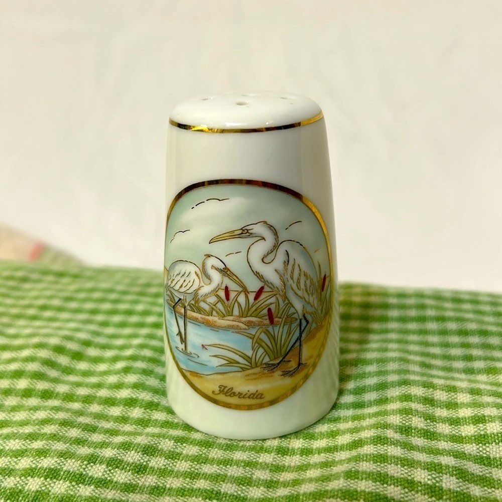 White Egret Birds Salt Shaker Florida Lefton Made in Japan Cattails on Pond